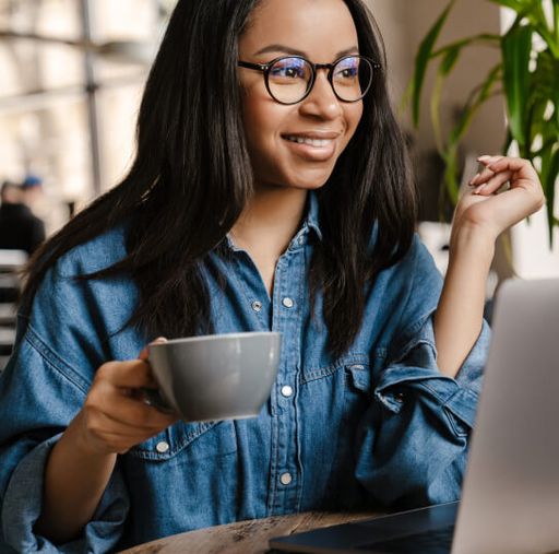 Photo d'une cliente réalisant son activité en toute sérénité avec Native